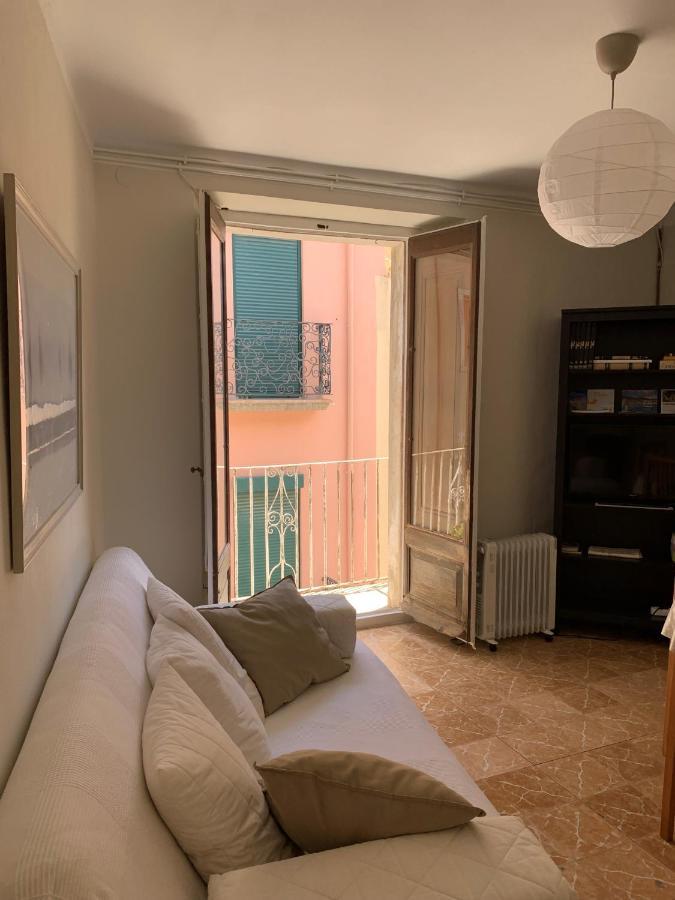 Notaria-Apartamento Y Estudio En Casco Antiguo, Al Lado De Playa, Rambla Y Monasterio, Con Acceso A Terraza Ajardinada Сан-Фелиу-де-Гишольс Экстерьер фото