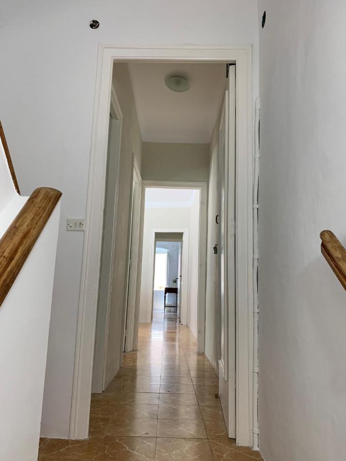 Notaria-Apartamento Y Estudio En Casco Antiguo, Al Lado De Playa, Rambla Y Monasterio, Con Acceso A Terraza Ajardinada Сан-Фелиу-де-Гишольс Экстерьер фото