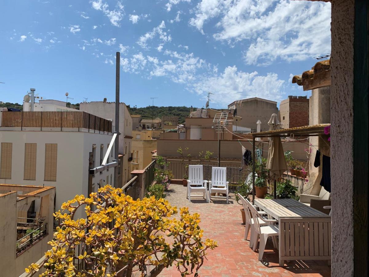 Notaria-Apartamento Y Estudio En Casco Antiguo, Al Lado De Playa, Rambla Y Monasterio, Con Acceso A Terraza Ajardinada Сан-Фелиу-де-Гишольс Экстерьер фото