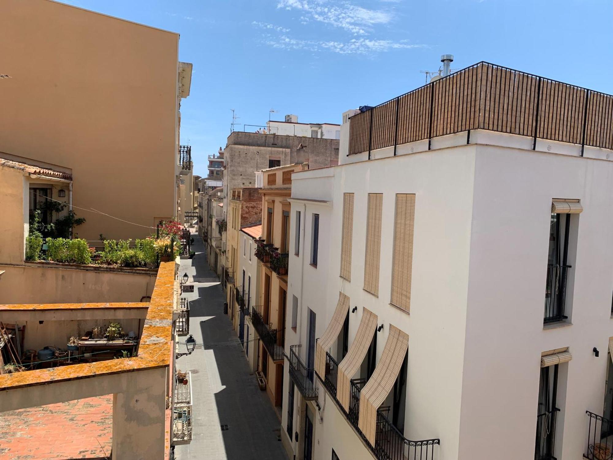 Notaria-Apartamento Y Estudio En Casco Antiguo, Al Lado De Playa, Rambla Y Monasterio, Con Acceso A Terraza Ajardinada Сан-Фелиу-де-Гишольс Экстерьер фото