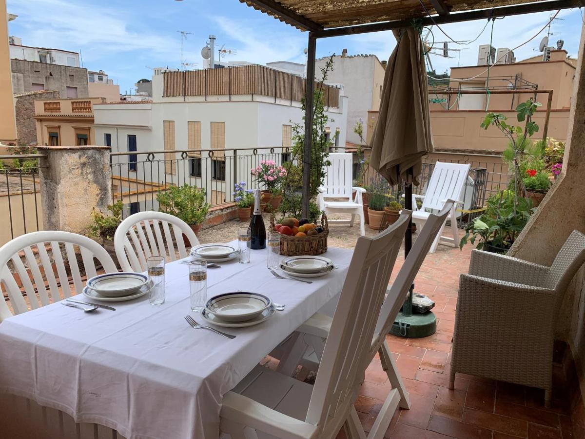Notaria-Apartamento Y Estudio En Casco Antiguo, Al Lado De Playa, Rambla Y Monasterio, Con Acceso A Terraza Ajardinada Сан-Фелиу-де-Гишольс Экстерьер фото