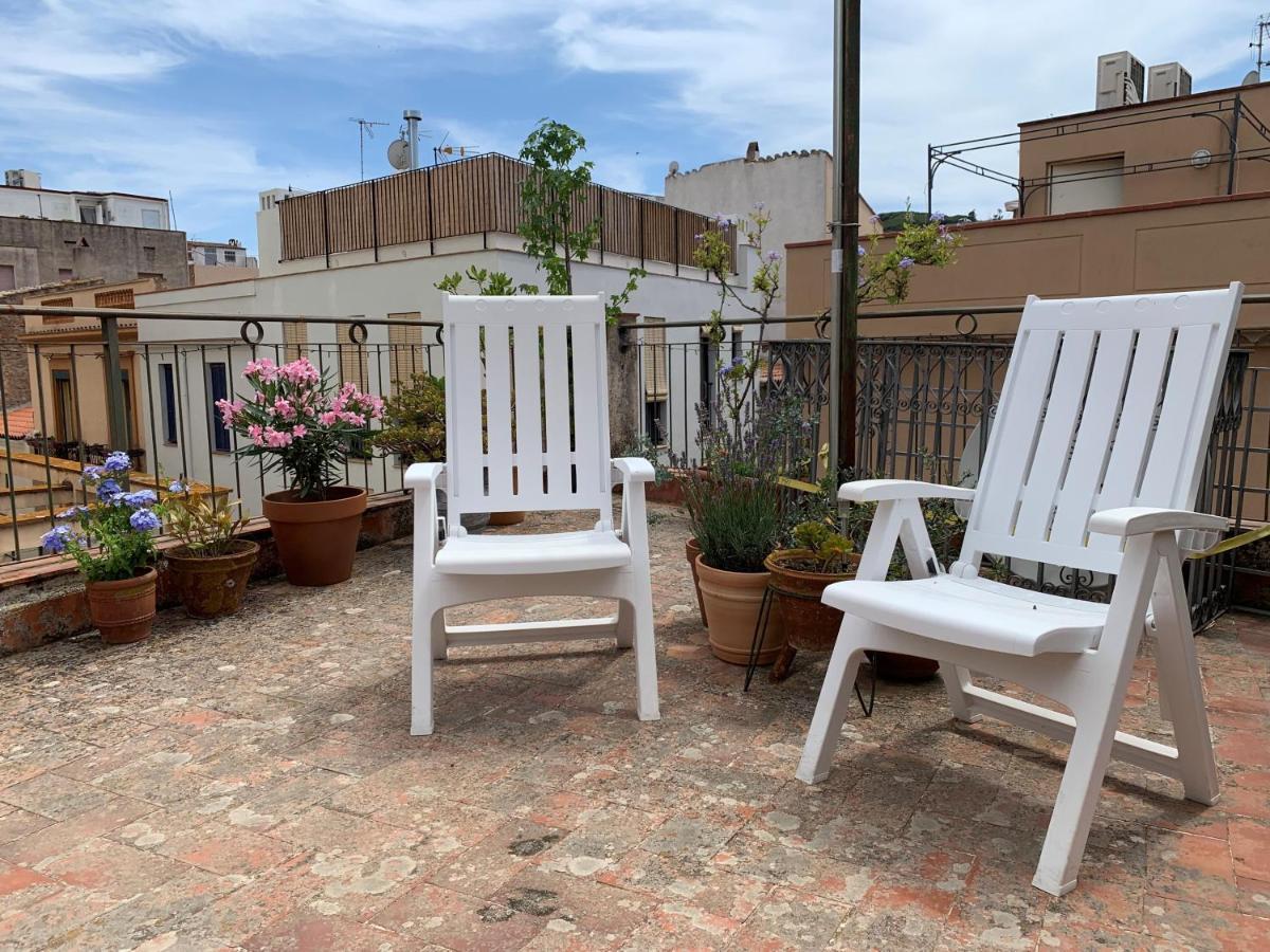 Notaria-Apartamento Y Estudio En Casco Antiguo, Al Lado De Playa, Rambla Y Monasterio, Con Acceso A Terraza Ajardinada Сан-Фелиу-де-Гишольс Экстерьер фото