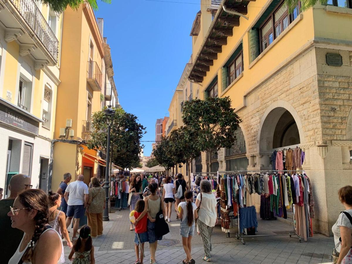 Notaria-Apartamento Y Estudio En Casco Antiguo, Al Lado De Playa, Rambla Y Monasterio, Con Acceso A Terraza Ajardinada Сан-Фелиу-де-Гишольс Экстерьер фото