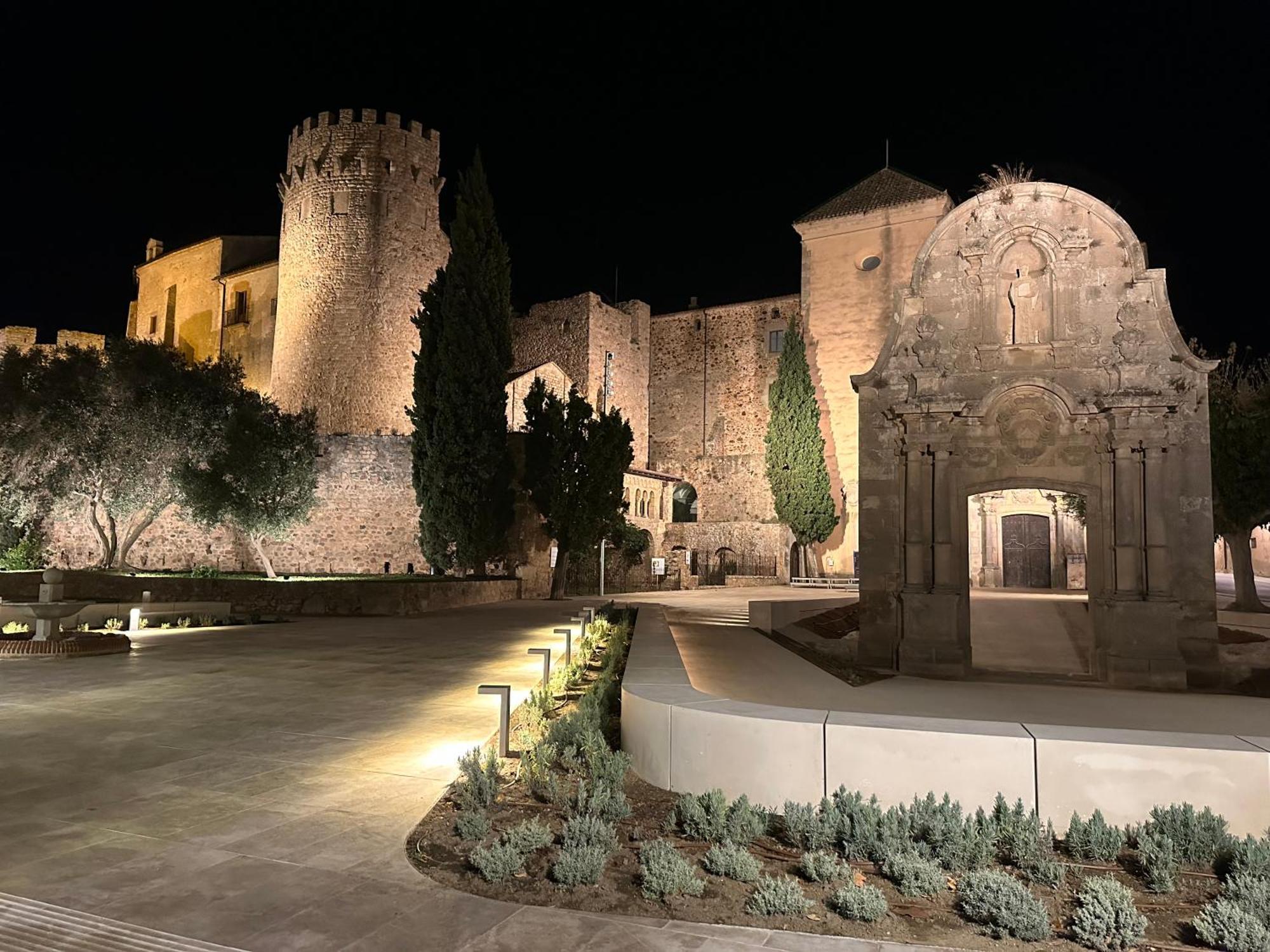 Notaria-Apartamento Y Estudio En Casco Antiguo, Al Lado De Playa, Rambla Y Monasterio, Con Acceso A Terraza Ajardinada Сан-Фелиу-де-Гишольс Экстерьер фото