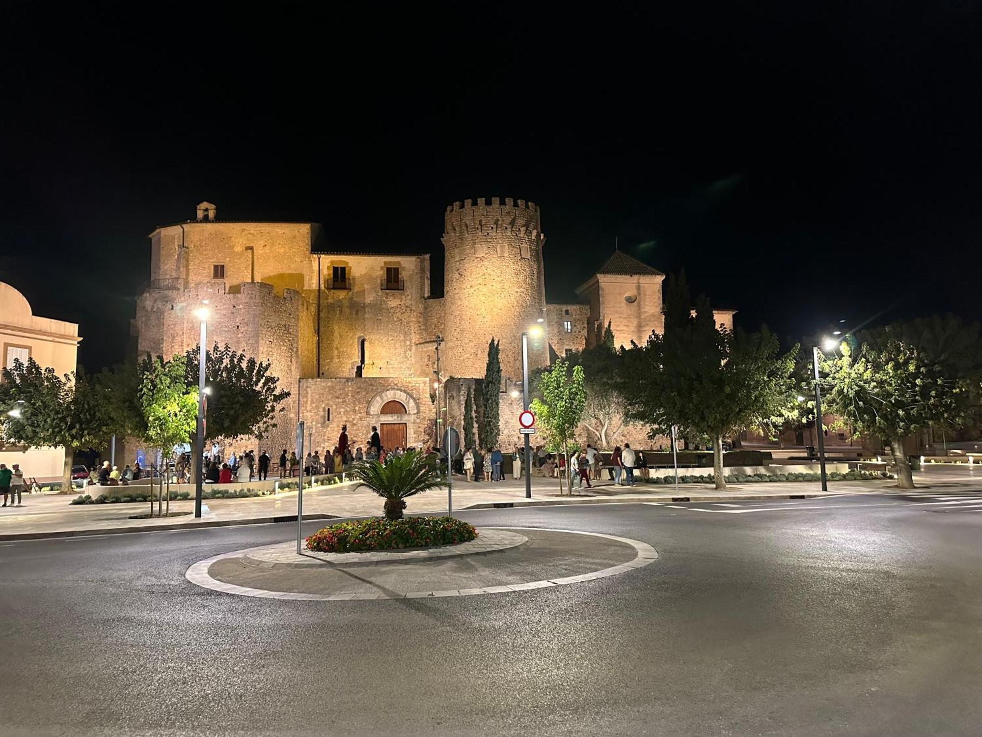 Notaria-Apartamento Y Estudio En Casco Antiguo, Al Lado De Playa, Rambla Y Monasterio, Con Acceso A Terraza Ajardinada Сан-Фелиу-де-Гишольс Экстерьер фото