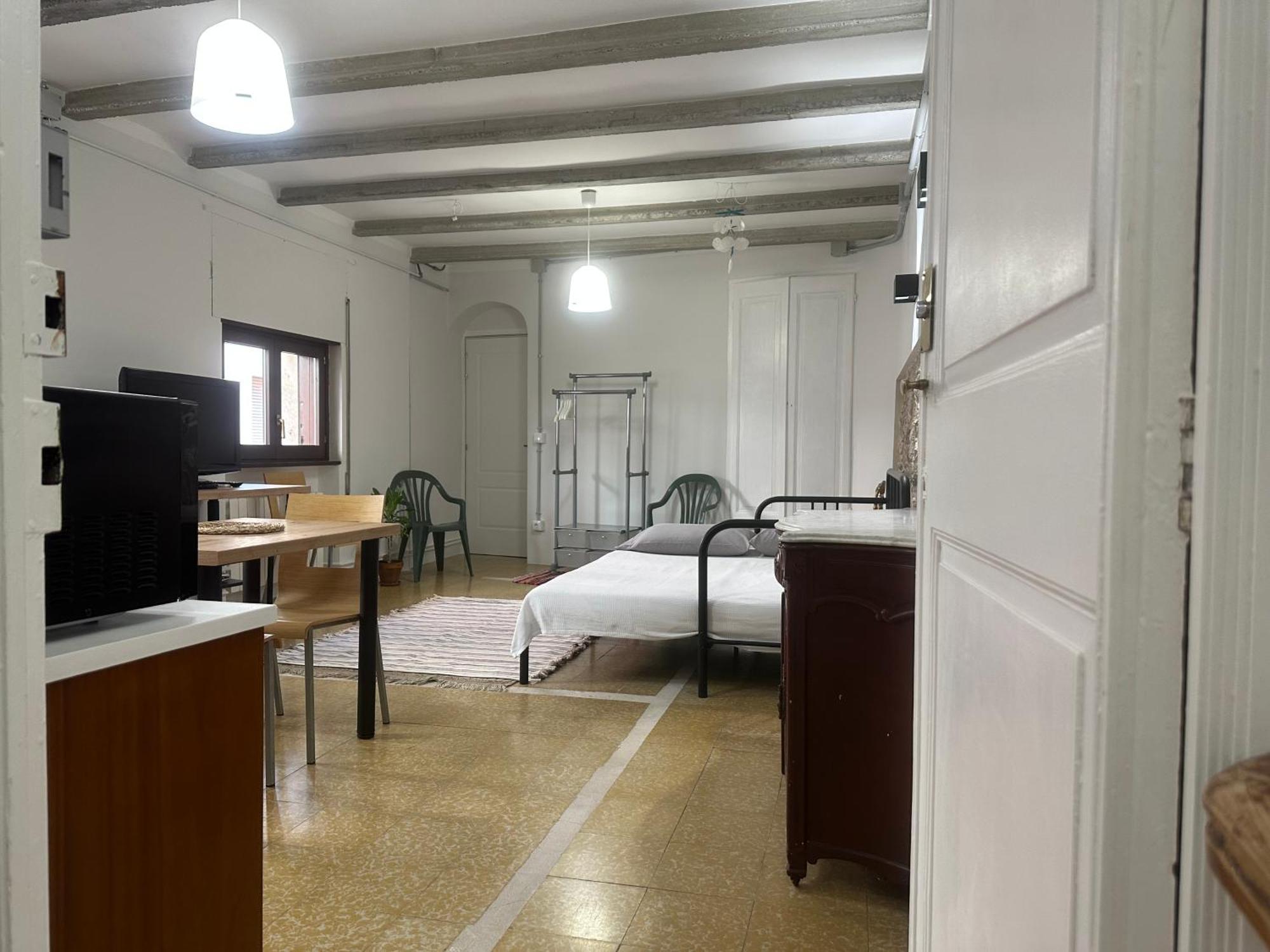 Notaria-Apartamento Y Estudio En Casco Antiguo, Al Lado De Playa, Rambla Y Monasterio, Con Acceso A Terraza Ajardinada Сан-Фелиу-де-Гишольс Экстерьер фото