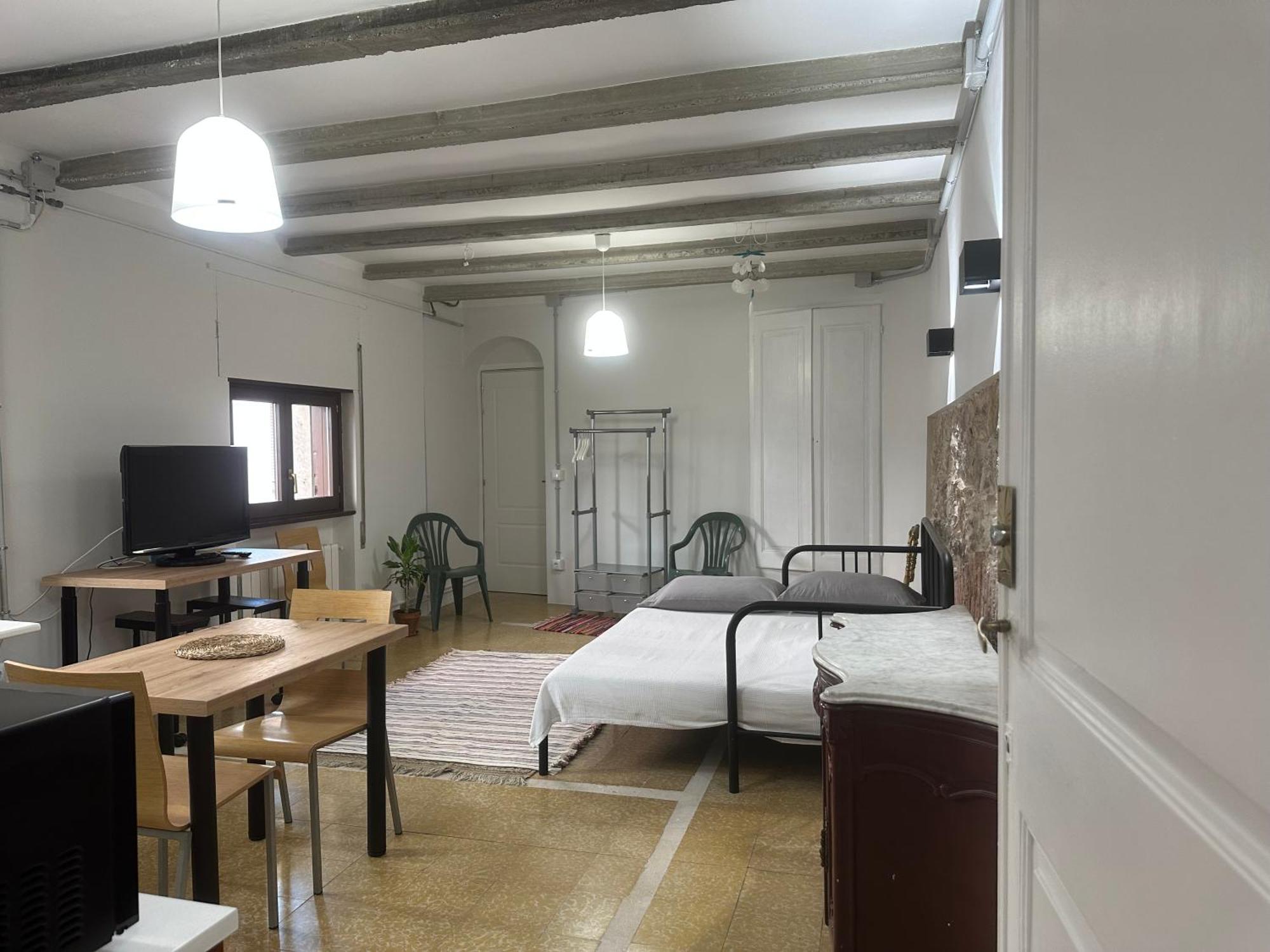 Notaria-Apartamento Y Estudio En Casco Antiguo, Al Lado De Playa, Rambla Y Monasterio, Con Acceso A Terraza Ajardinada Сан-Фелиу-де-Гишольс Экстерьер фото