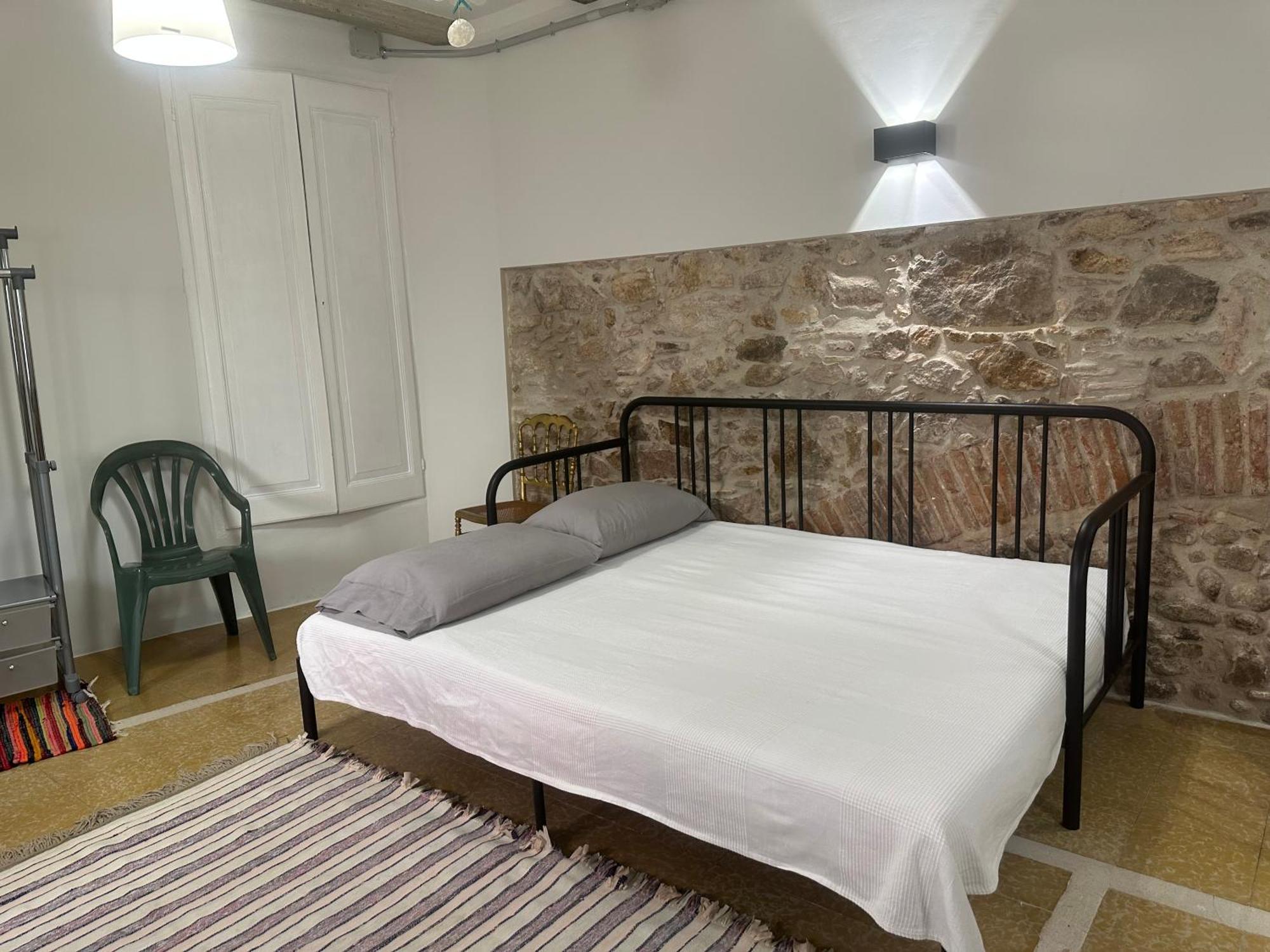 Notaria-Apartamento Y Estudio En Casco Antiguo, Al Lado De Playa, Rambla Y Monasterio, Con Acceso A Terraza Ajardinada Сан-Фелиу-де-Гишольс Экстерьер фото