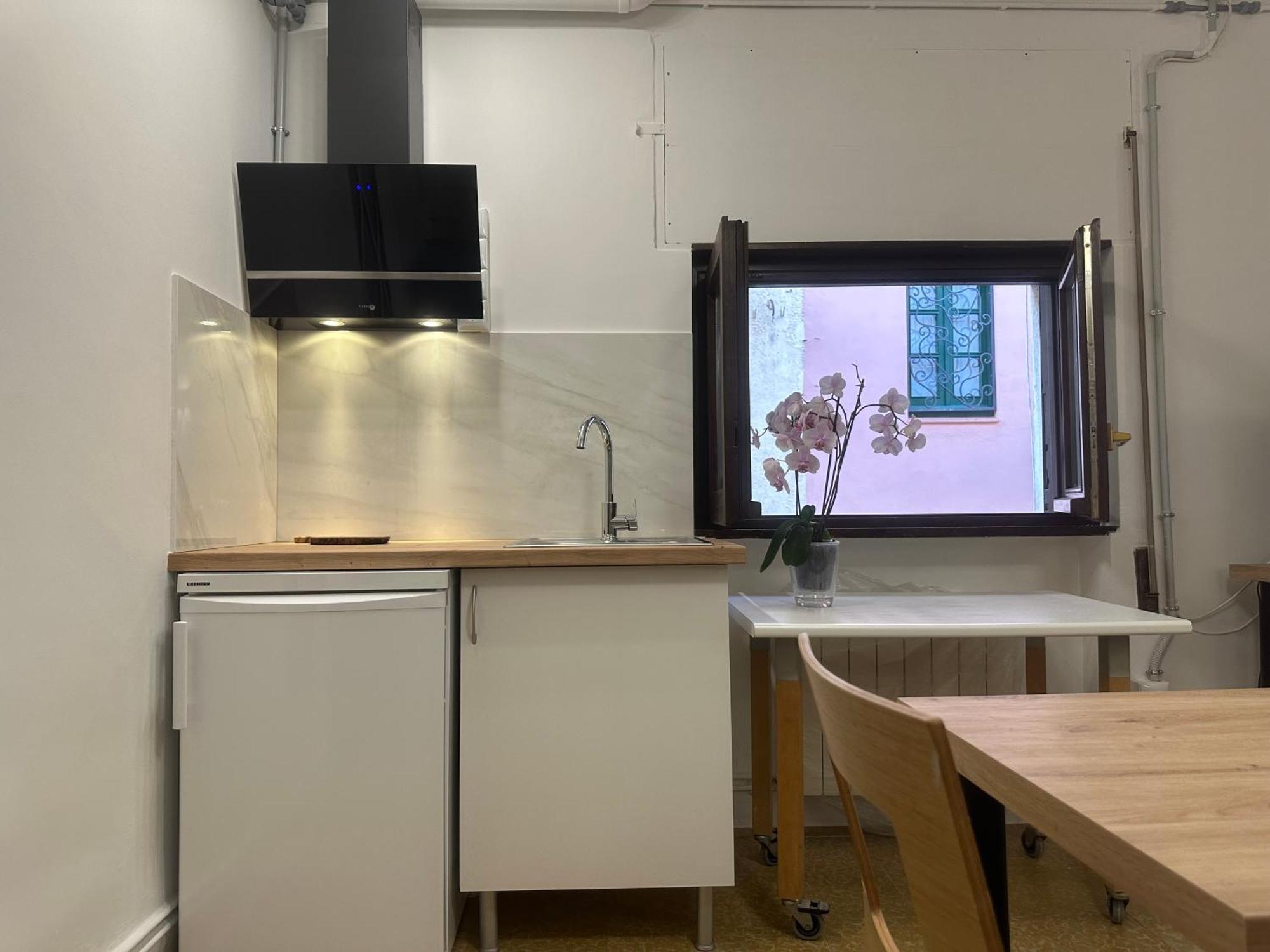 Notaria-Apartamento Y Estudio En Casco Antiguo, Al Lado De Playa, Rambla Y Monasterio, Con Acceso A Terraza Ajardinada Сан-Фелиу-де-Гишольс Экстерьер фото