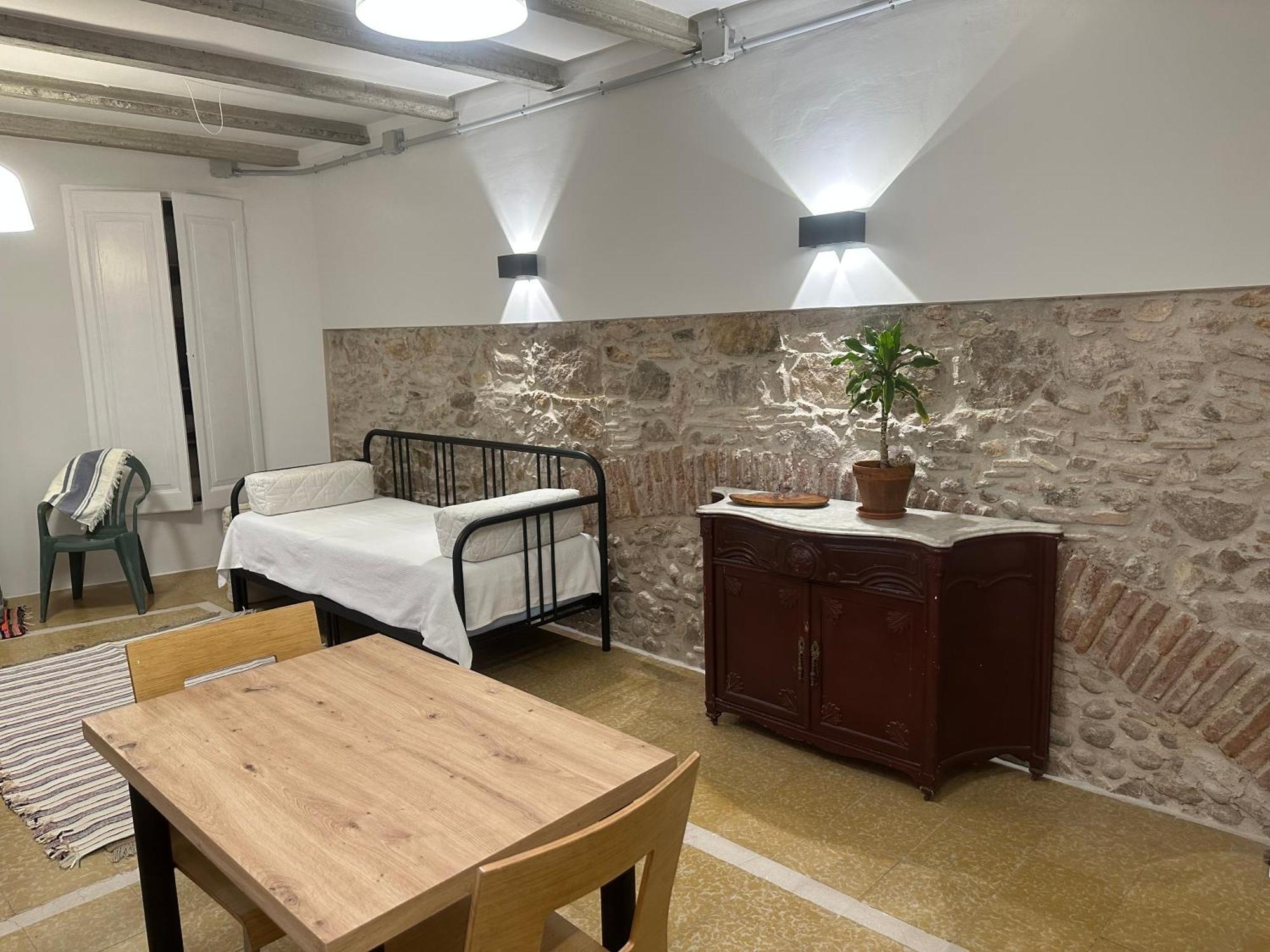 Notaria-Apartamento Y Estudio En Casco Antiguo, Al Lado De Playa, Rambla Y Monasterio, Con Acceso A Terraza Ajardinada Сан-Фелиу-де-Гишольс Экстерьер фото