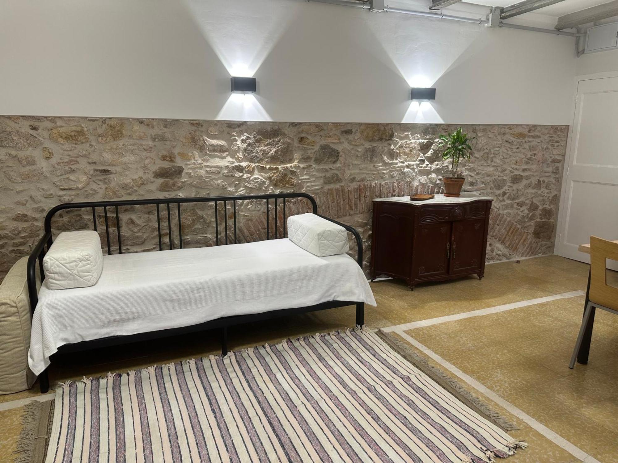 Notaria-Apartamento Y Estudio En Casco Antiguo, Al Lado De Playa, Rambla Y Monasterio, Con Acceso A Terraza Ajardinada Сан-Фелиу-де-Гишольс Экстерьер фото
